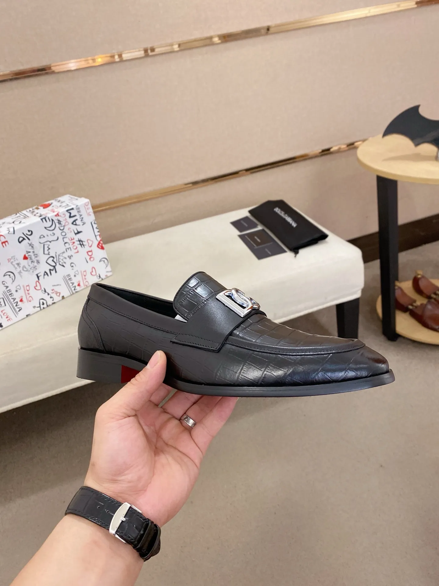 Men's clothing and shoes💰 520💰🌲DG top-notch🔍🔍men's new leather shoes🚹sold at the same time⚠The uppers are imported cowhide from Italy, the entire imported cowhide lining, and imported accessories💪💪, completely 1⃣️ vs. 1⃣️🇮🇹 💪💪, ⚠Sole: The original sole is specially provided by the original factory, the exclusive movable molded sole is super comfortable, ⚠Original factory follow-up goods, 🔍🔍high quality, can be entered and exited at will, welcome to compare ⚠Size number: 38-44. Can be customized 45 non-returnable